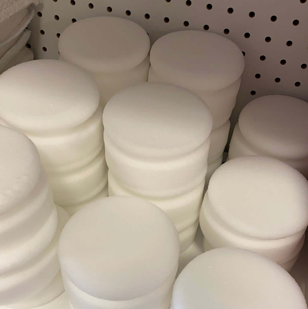 Round tire dressing applicator pads for auto detailing